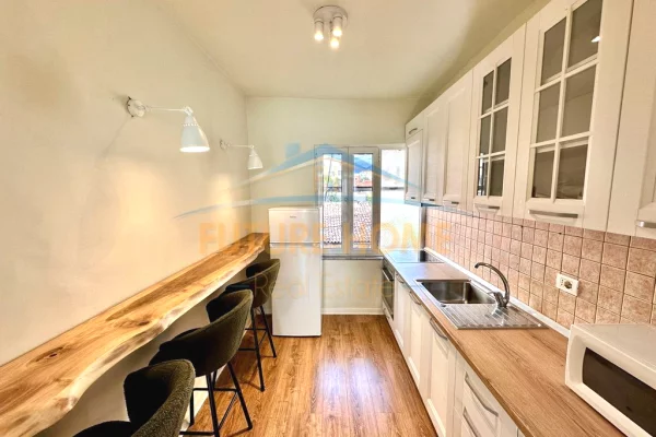 Shtepi me qera Apartament ne Tirane, 2+1, Mobilimi E mobiluar, Pagesa 80,000  Leke.