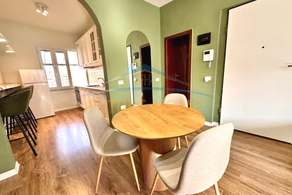 Shtepi me qera Apartament ne Tirane, 2+1, Mobilimi E mobiluar, Pagesa 80,000  Leke.