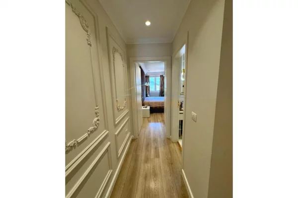 Shtepi ne shitje Apartament ne Tirane, 2+1, Mobilimi E mobiluar, Pagesa 40,000,000  Leke.