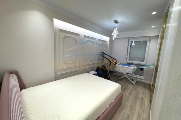 Shtepi ne shitje Apartament ne Tirane, 2+1, Mobilimi E mobiluar, Pagesa 40,000,000  Leke.