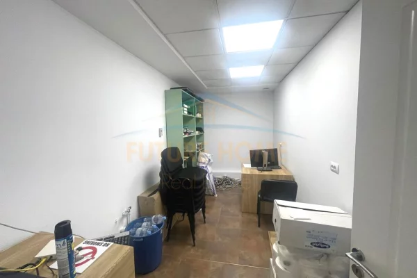 Qira, Ambient biznesi, Rruga e Barrikadave, Tirane.