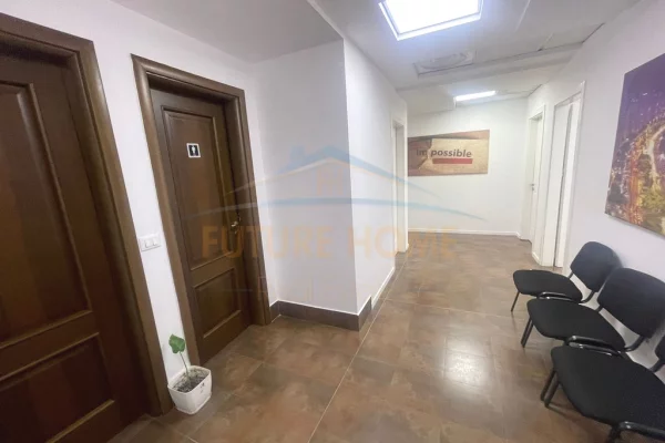 Qira, Ambient biznesi, Rruga e Barrikadave, Tirane.