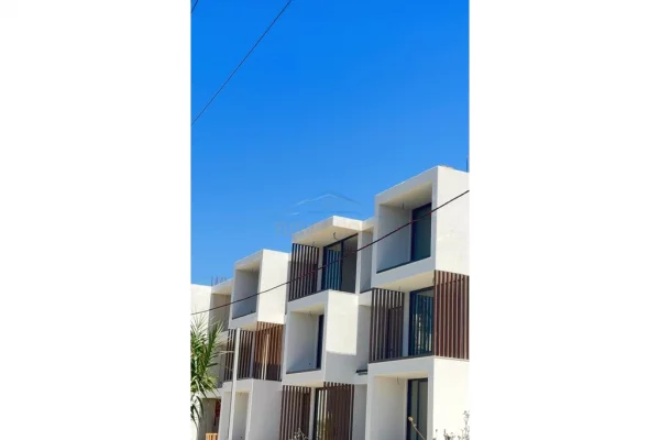 Shitet, Apartament 1+1, Rradhimë.