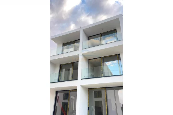 Shtepi ne shitje Apartament ne Tirane, 1+1, Mobilimi Bosh, pa mobiluar, Pagesa 201,000  Euro.