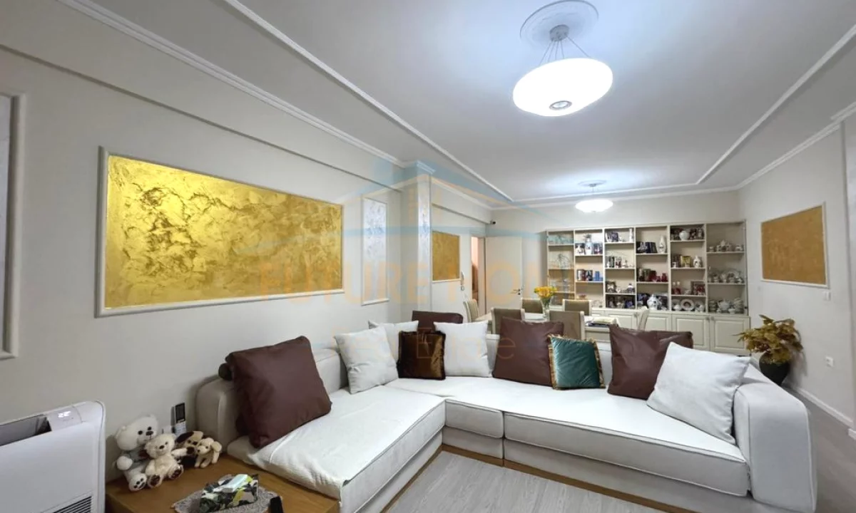 Shtepi ne shitje Apartament ne Tirane, 2+1, Mobilimi E mobiluar, Pagesa 37,000,000  Leke.