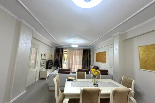 Shtepi ne shitje Apartament ne Tirane, 2+1, Mobilimi E mobiluar, Pagesa 37,000,000  Leke.