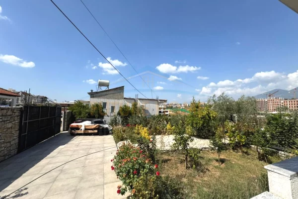 Shtepi me qera Shtepi Private ne Tirane, 2+1, Mobilimi E mobiluar, Pagesa 60,000  Leke.
