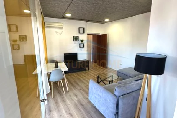 Qira, Apartament 1+1, Rruga e Barrikadave, Tiranë.