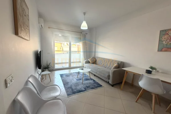 Qira, Apartament 1+1, Komuna e Parisit, Tiranë.