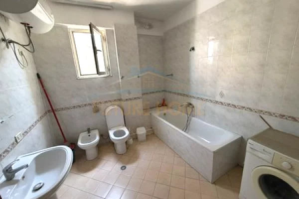 Shtepi me qera Apartament ne Tirane, 2+1, Mobilimi E mobiluar, Pagesa 60,000  Leke.