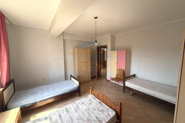 Shtepi me qera Apartament ne Tirane, 2+1, Mobilimi E mobiluar, Pagesa 60,000  Leke.