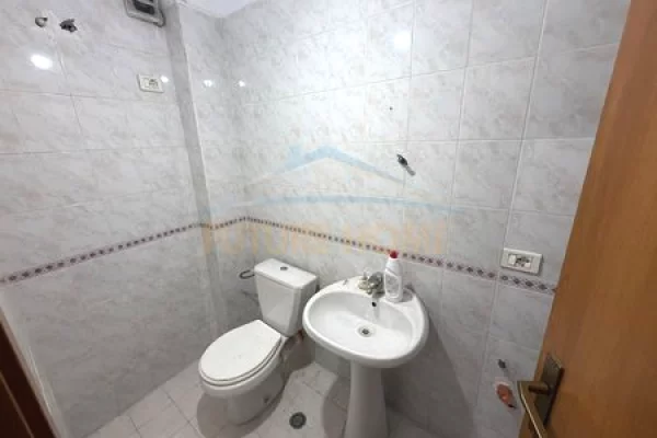 Shtepi me qera Apartament ne Tirane, 2+1, Mobilimi E mobiluar, Pagesa 60,000  Leke.