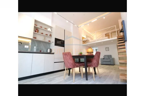 Shtepi me qera Duplex(shtepi me 2 kate) ne Tirane, 1+1, Mobilimi E mobiluar, Pagesa 60,000  Leke.