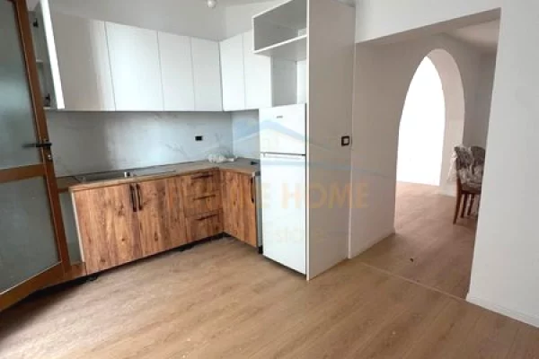 Shtepi me qera Shtepi Private ne Tirane, 2+1, Mobilimi Pjeserisht e mobiluar, Pagesa 45,000  Leke.