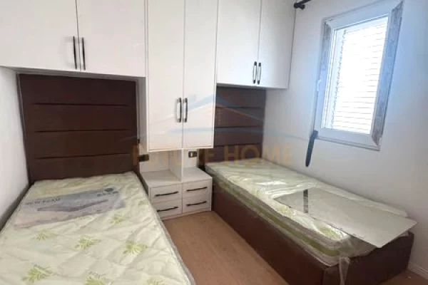 Shtepi me qera Shtepi Private ne Tirane, 2+1, Mobilimi Pjeserisht e mobiluar, Pagesa 45,000  Leke.