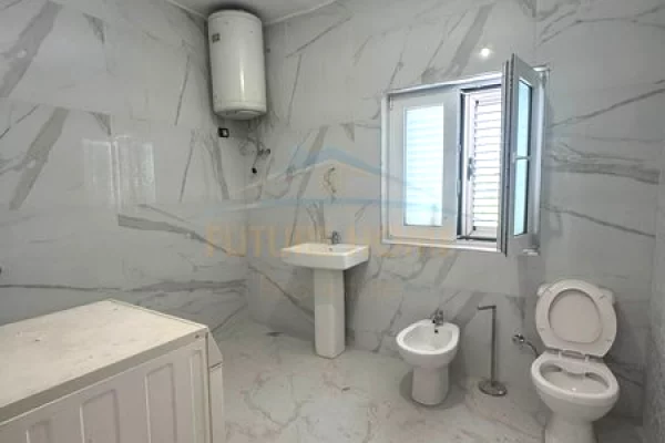 Shtepi me qera Shtepi Private ne Tirane, 2+1, Mobilimi Pjeserisht e mobiluar, Pagesa 45,000  Leke.