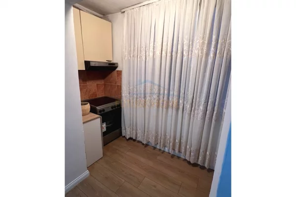 Shtepi me qera Apartament ne Tirane, 2+1, Mobilimi E mobiluar, Pagesa 50,000  Leke.
