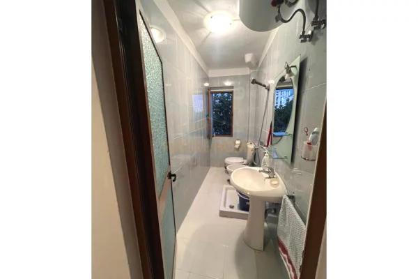Shtepi me qera Apartament ne Tirane, 2+1, Mobilimi E mobiluar, Pagesa 50,000  Leke.