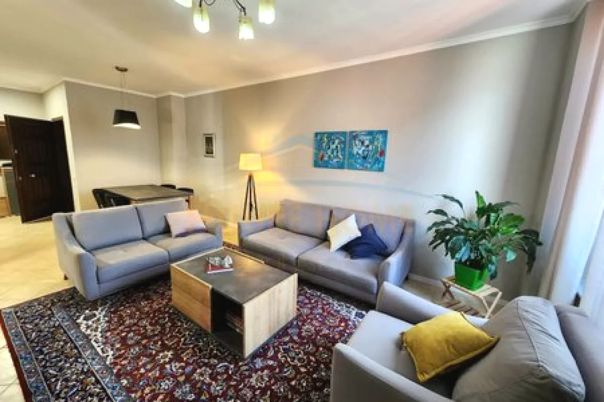 Shtepi me qera Apartament ne Tirane, 2+1, Mobilimi E mobiluar, Pagesa 90,000  Leke.