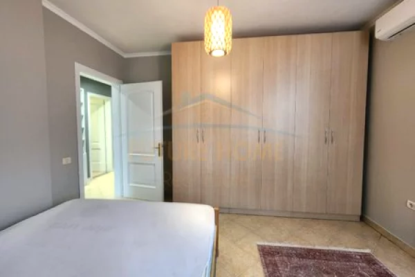 Shtepi me qera Apartament ne Tirane, 2+1, Mobilimi E mobiluar, Pagesa 90,000  Leke.