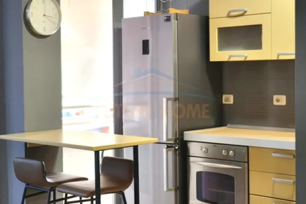 Shtepi me qera Apartament ne Tirane, 2+1, Mobilimi E mobiluar, Pagesa 90,000  Leke.