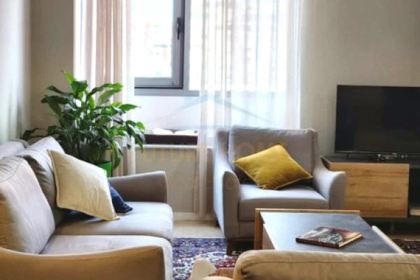 Shtepi me qera Apartament ne Tirane, 2+1, Mobilimi E mobiluar, Pagesa 90,000  Leke.