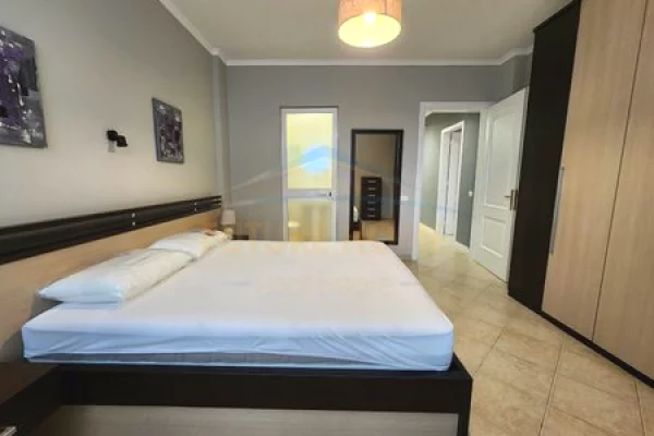 Shtepi me qera Apartament ne Tirane, 2+1, Mobilimi E mobiluar, Pagesa 90,000  Leke.