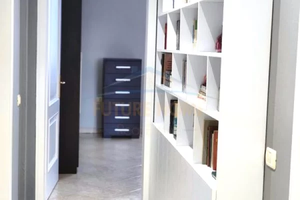 Shtepi me qera Apartament ne Tirane, 2+1, Mobilimi E mobiluar, Pagesa 90,000  Leke.