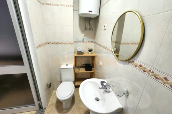 Shtepi me qera Apartament ne Tirane, 2+1, Mobilimi E mobiluar, Pagesa 90,000  Leke.