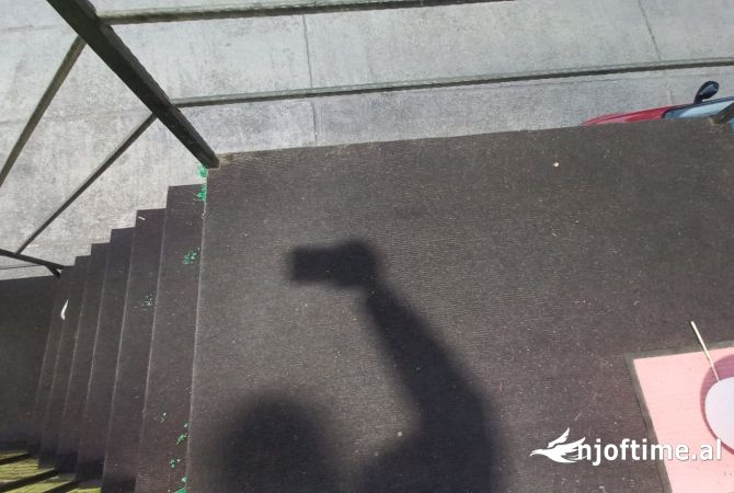 Ambiente Commerciale in Affitto 3+1 a Tirana - 2,500 Euro