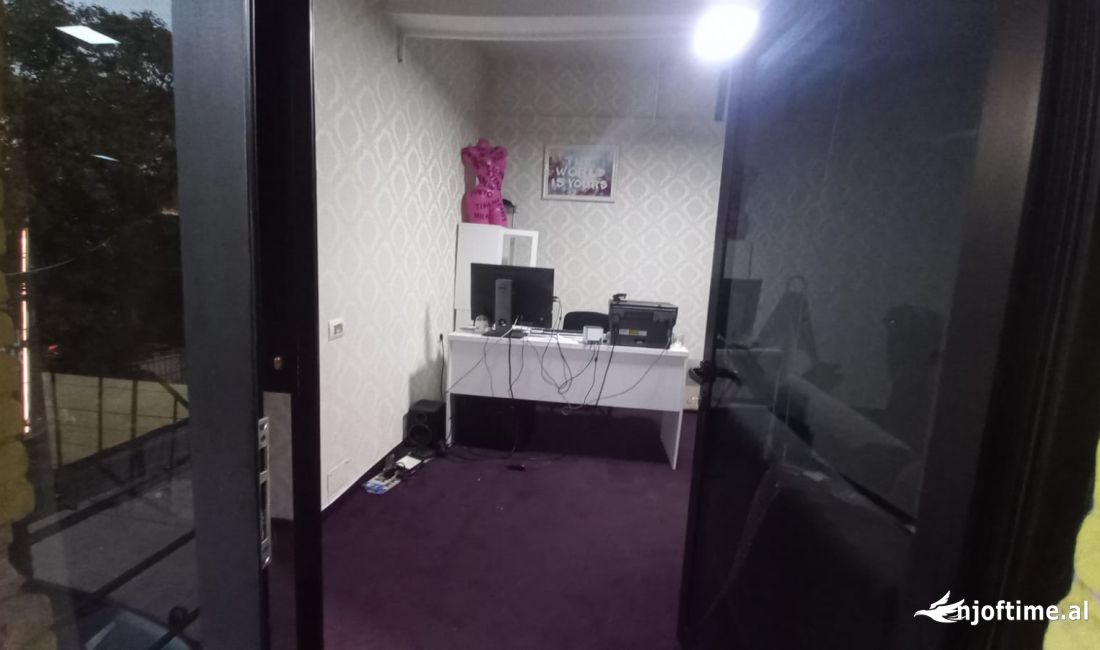💰 Ambient komercial me qira 📌 ne rrugen 5 Maji, Tirane