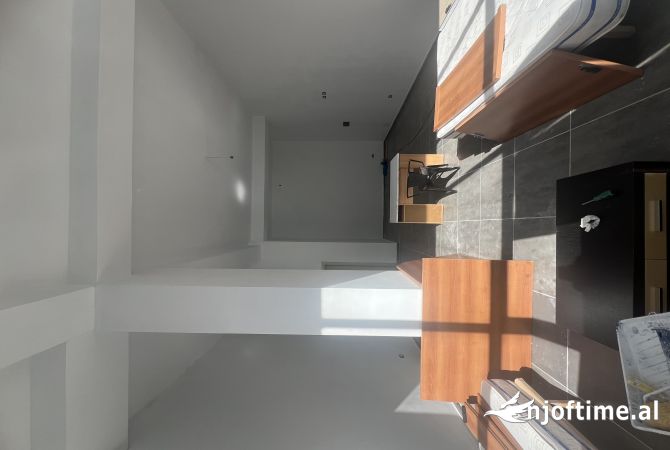 Ofrohet ambjent biznesi me qira ne Astir