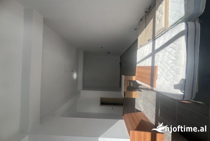 Ofrohet ambjent biznesi me qira ne Astir