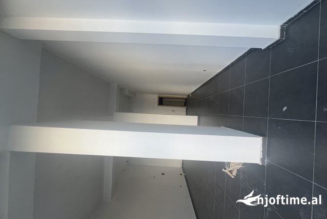 Ofrohet ambjent biznesi me qira ne Astir