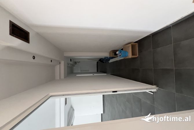 Ambiente Commerciale in Affitto 1+1 a Tirana - 1,500 Euro