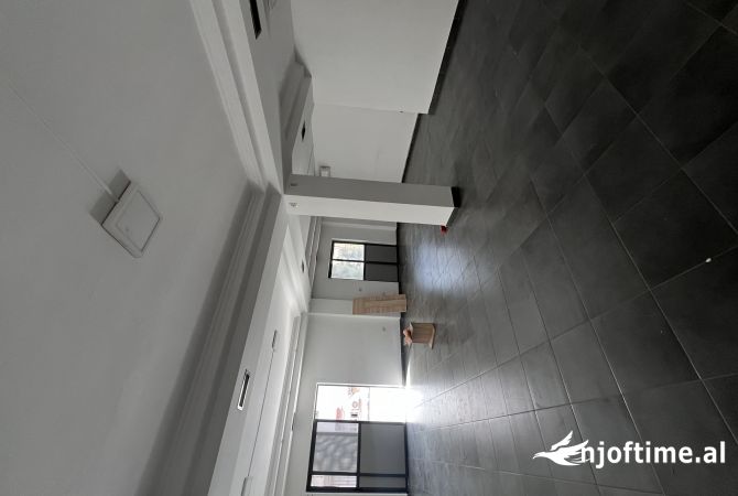 Ambiente Commerciale in Affitto 1+1 a Tirana - 1,500 Euro