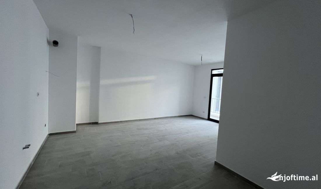 Shtepi me qera Apartament ne Tirane, 2+1, Mobilimi Bosh, pa mobiluar, Pagesa 400  Euro.