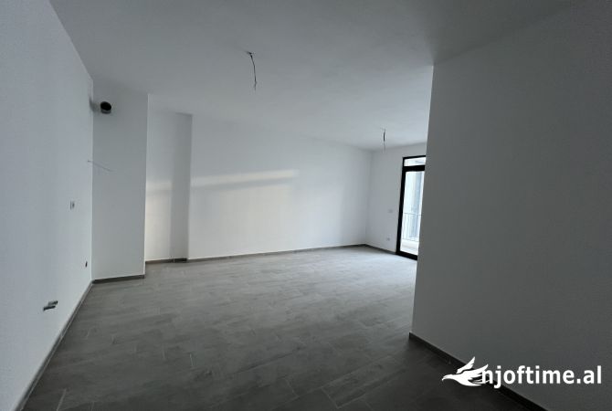 Apartament 2+1 me qira, Rruga 5 Maji