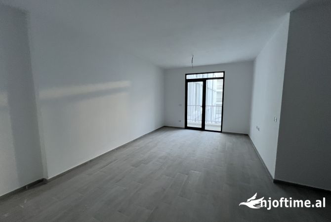 Shtepi me qera Apartament ne Tirane, 2+1, Mobilimi Bosh, pa mobiluar, Pagesa 400  Euro.