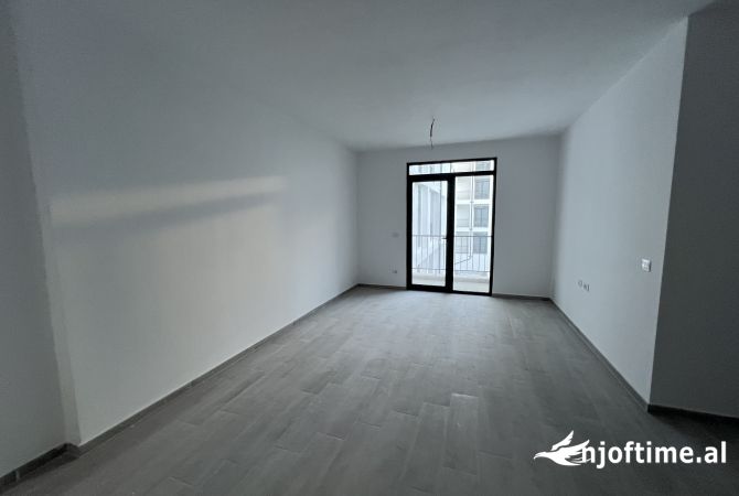 Shtepi me qera Apartament ne Tirane, 2+1, Mobilimi Bosh, pa mobiluar, Pagesa 400  Euro.