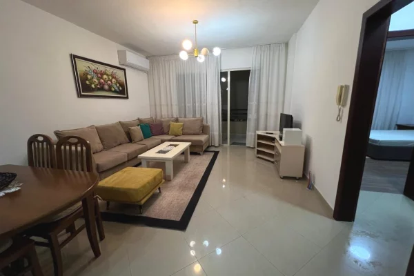 Shtepi me qera Apartament ne Tirane, 1+1, Mobilimi E mobiluar, Pagesa 430  Euro.