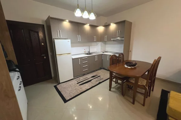 Shtepi me qera Apartament ne Tirane, 1+1, Mobilimi E mobiluar, Pagesa 430  Euro.