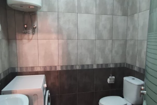 Shtepi ne shitje Apartament ne Tirane, 1+1, Mobilimi E mobiluar, Pagesa 105,000  Euro.