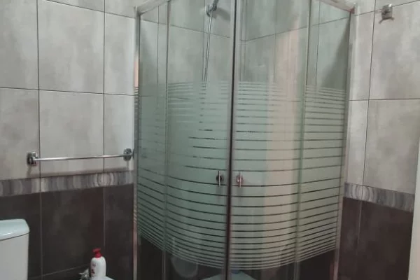 Shtepi ne shitje Apartament ne Tirane, 1+1, Mobilimi E mobiluar, Pagesa 105,000  Euro.