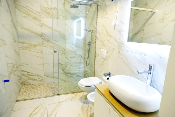 Shtepi me qera Apartament ne Tirane, 2+1, Mobilimi E mobiluar, Pagesa 750  Euro.