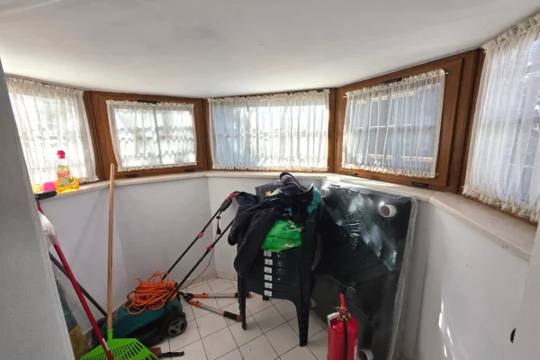Shtepi me qera Vila Luksoze ne Tirane, 3+1, Mobilimi E mobiluar, Pagesa 2,000  Euro.