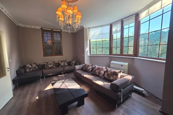 Shtepi me qera 3+1 ne Tirane - 2,000 Euro
