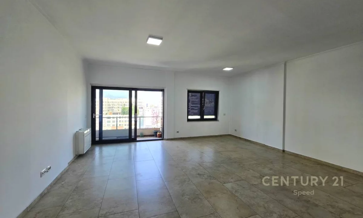 Zyre me qira tek Ring Center, Zogu i Zi!