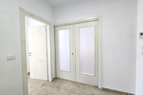 Zyre me qira tek Ring Center, Zogu i Zi!