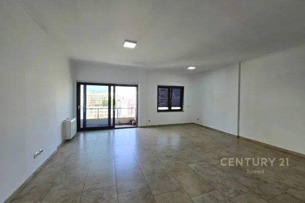 Ambient biznesi me qera 3+1 ne Tirane - 1,300 Euro